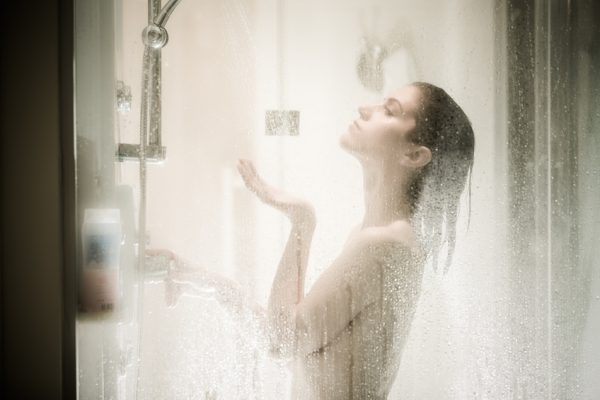 Heiße Brünette Macht Eine Dusche Für Ihr Körper Heiße Brünette Macht Eine Dusche Für Ihr Körper