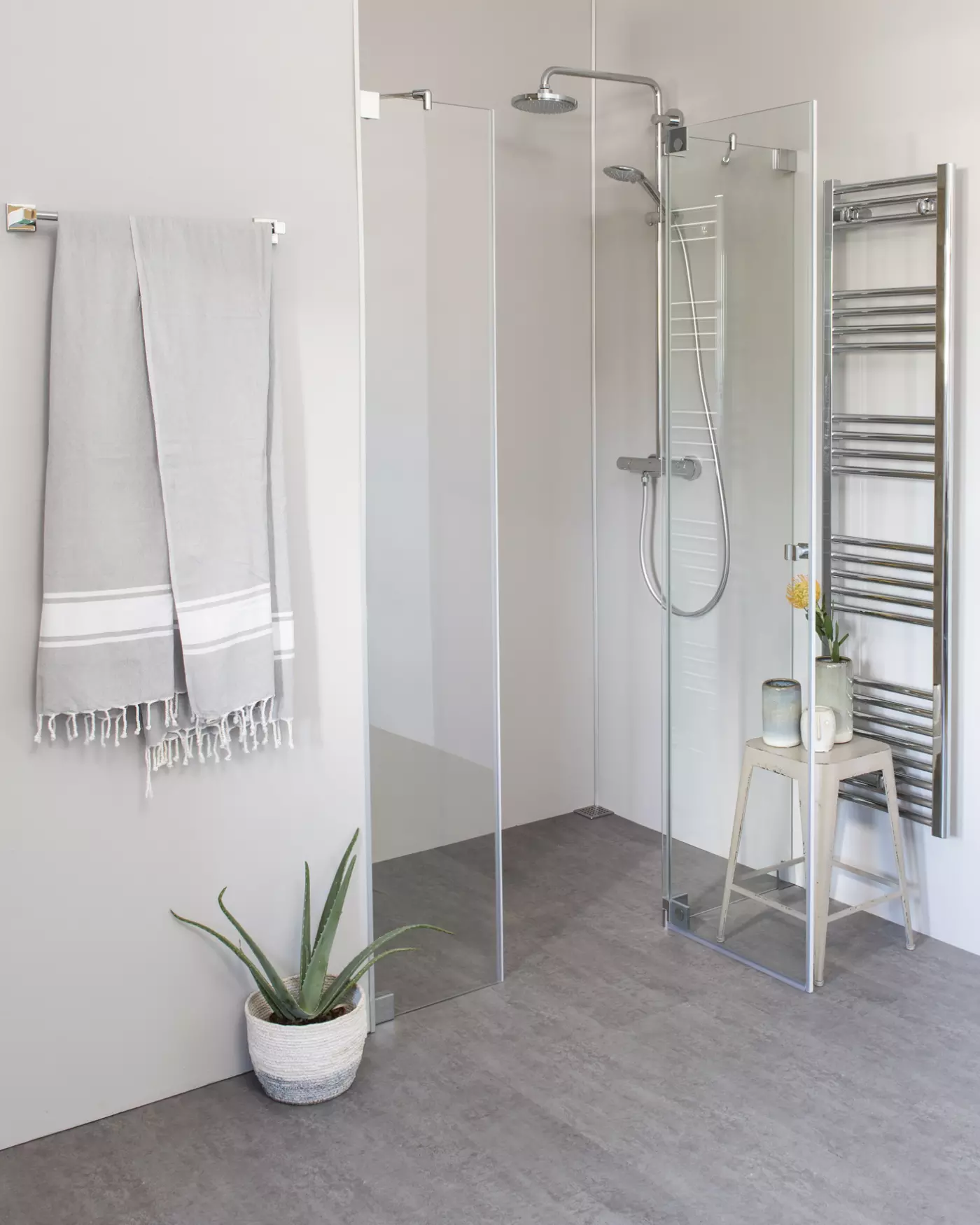 Nischendusche mit Pendeltür & Zusatz Festteil, Sondermaße