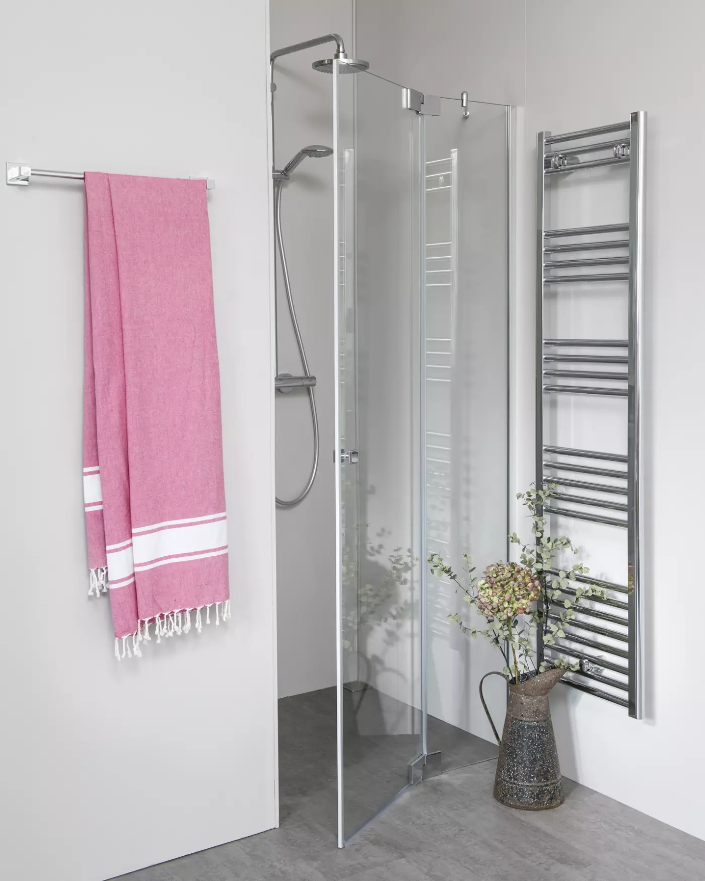 Teilgerahmte Nischendusche mit Pendeltür, Sondermaße