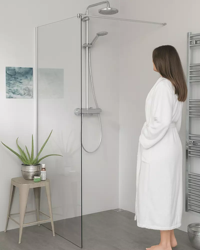 Begehbare Dusche: Duschwand mit Klemm Wandanschlussprofil
