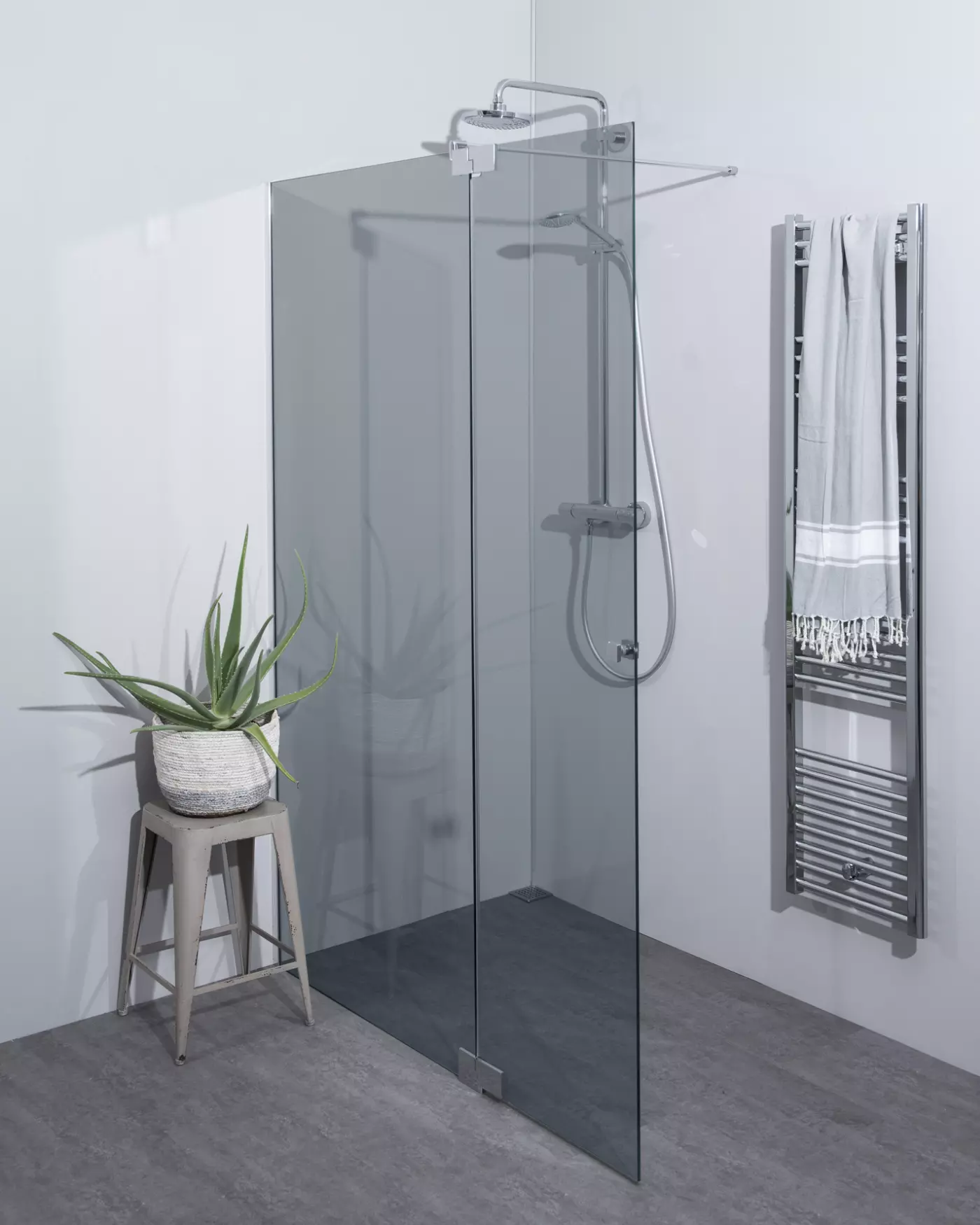 Walk-In Dusche zum Kleben: Festwand mit Klappteil + Wandprofil, Maßanfertigung