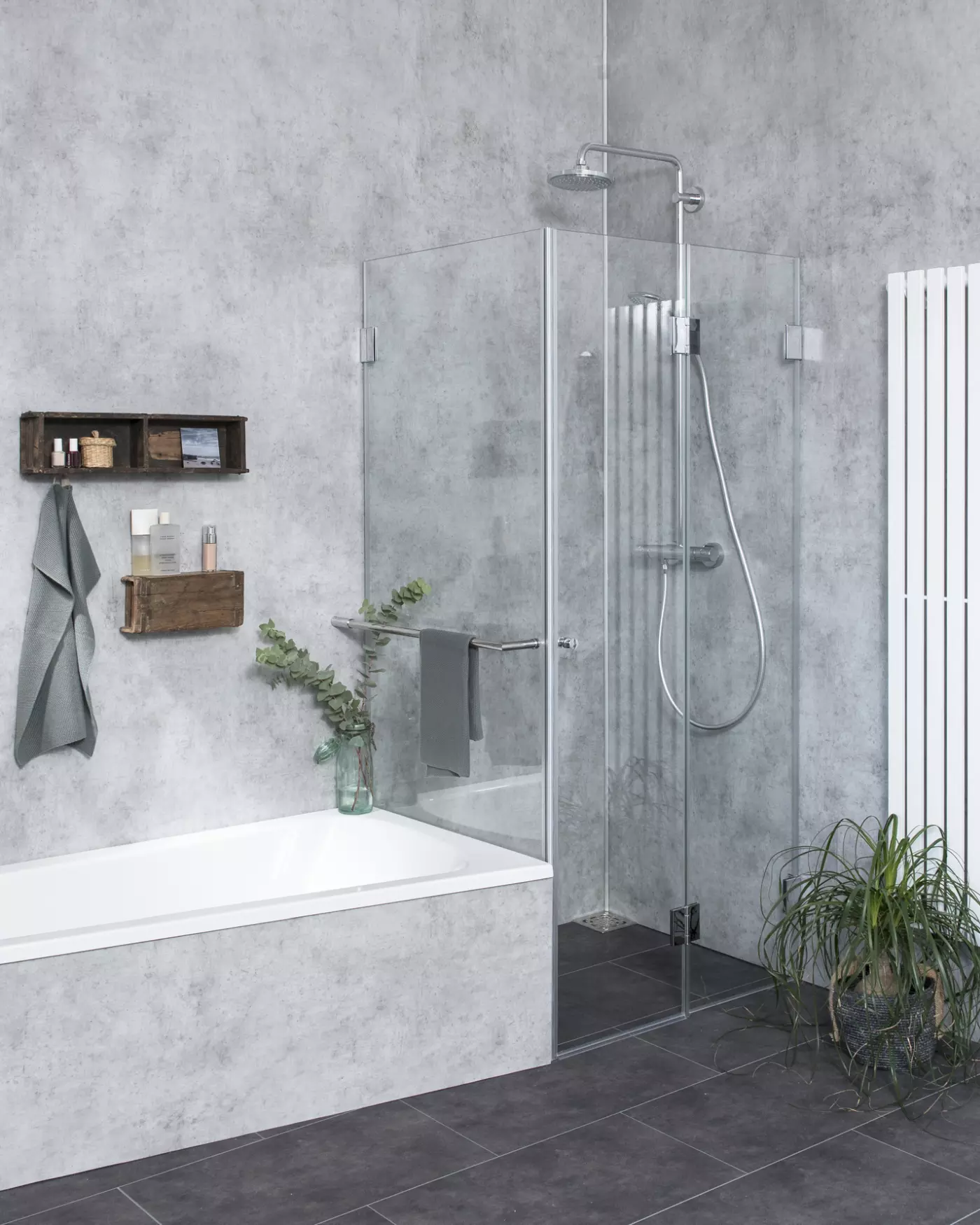 Eck Falt-Dusche neben Badewanne mit Festwand verkürzt