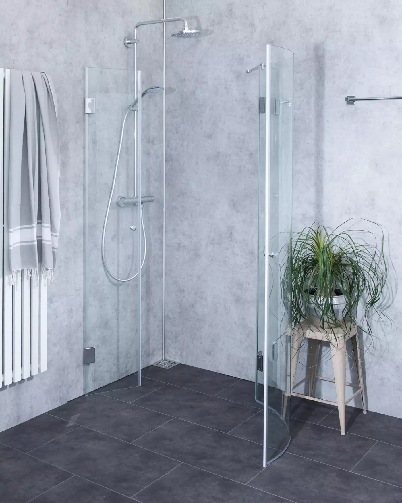 Viertelkreis-Dusche mit Innentür und Tür an Festteil