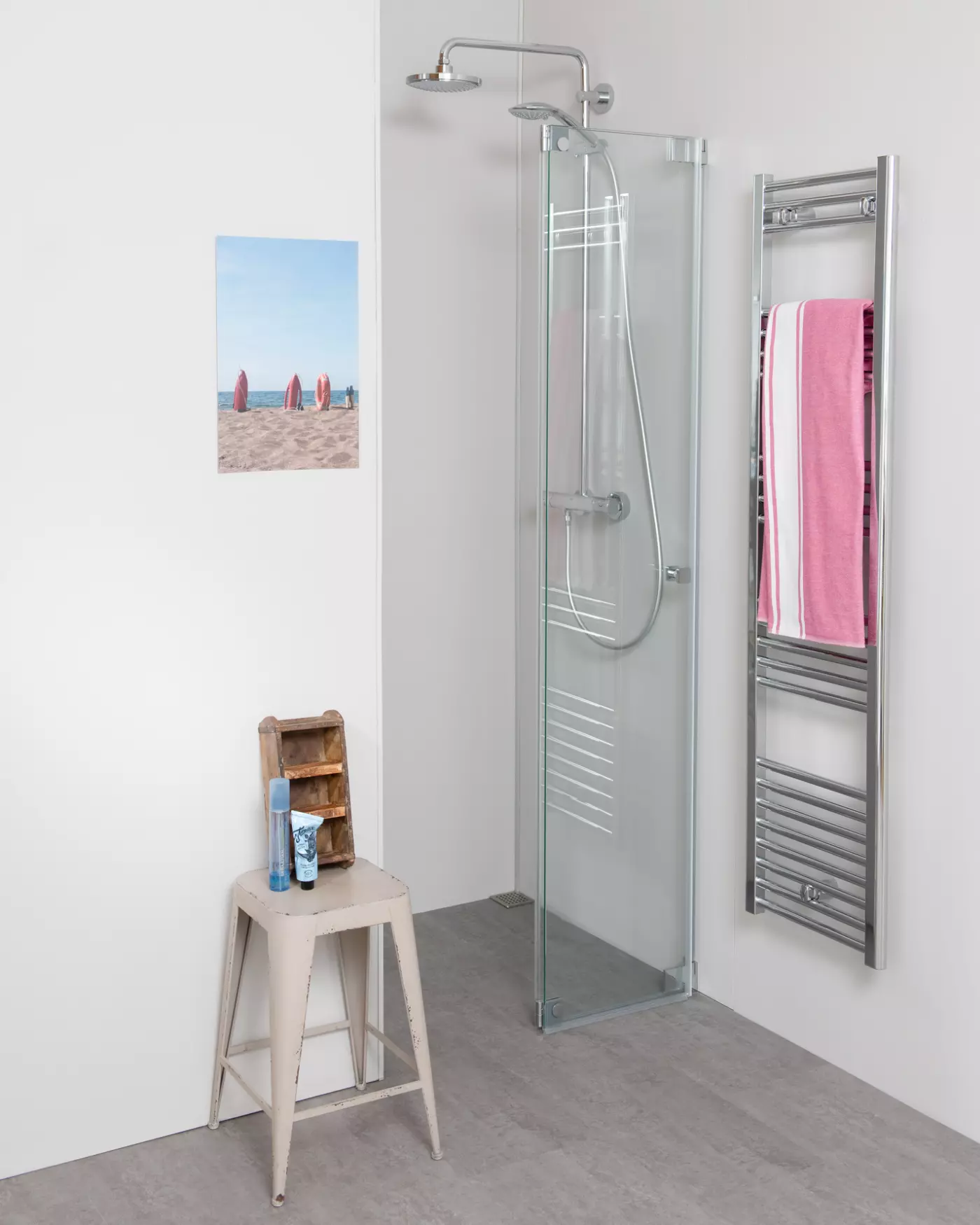 Nischendusche mit Falttür an Wand, Sondermaße