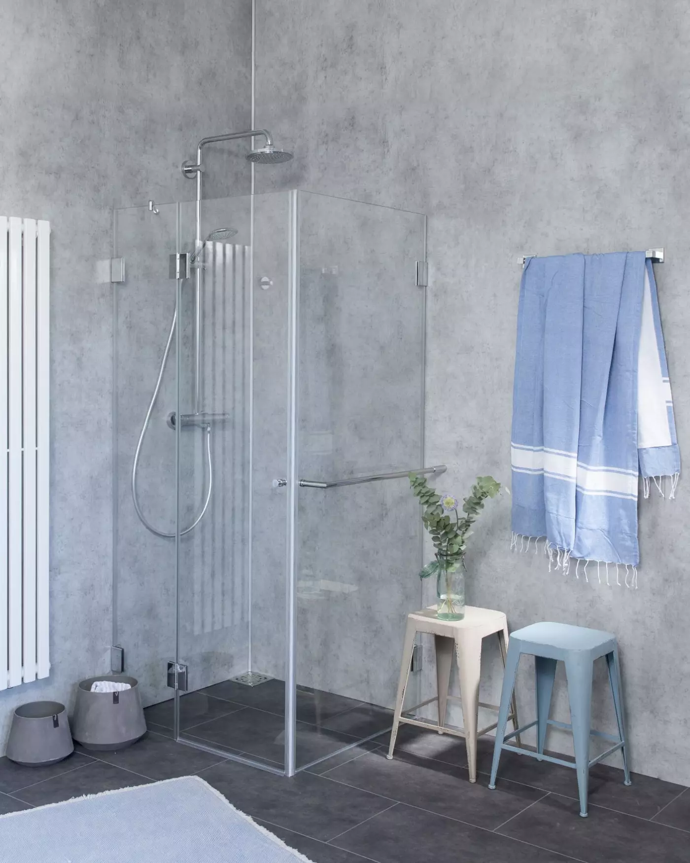 Eckdusche mit Festwand 90x100cm