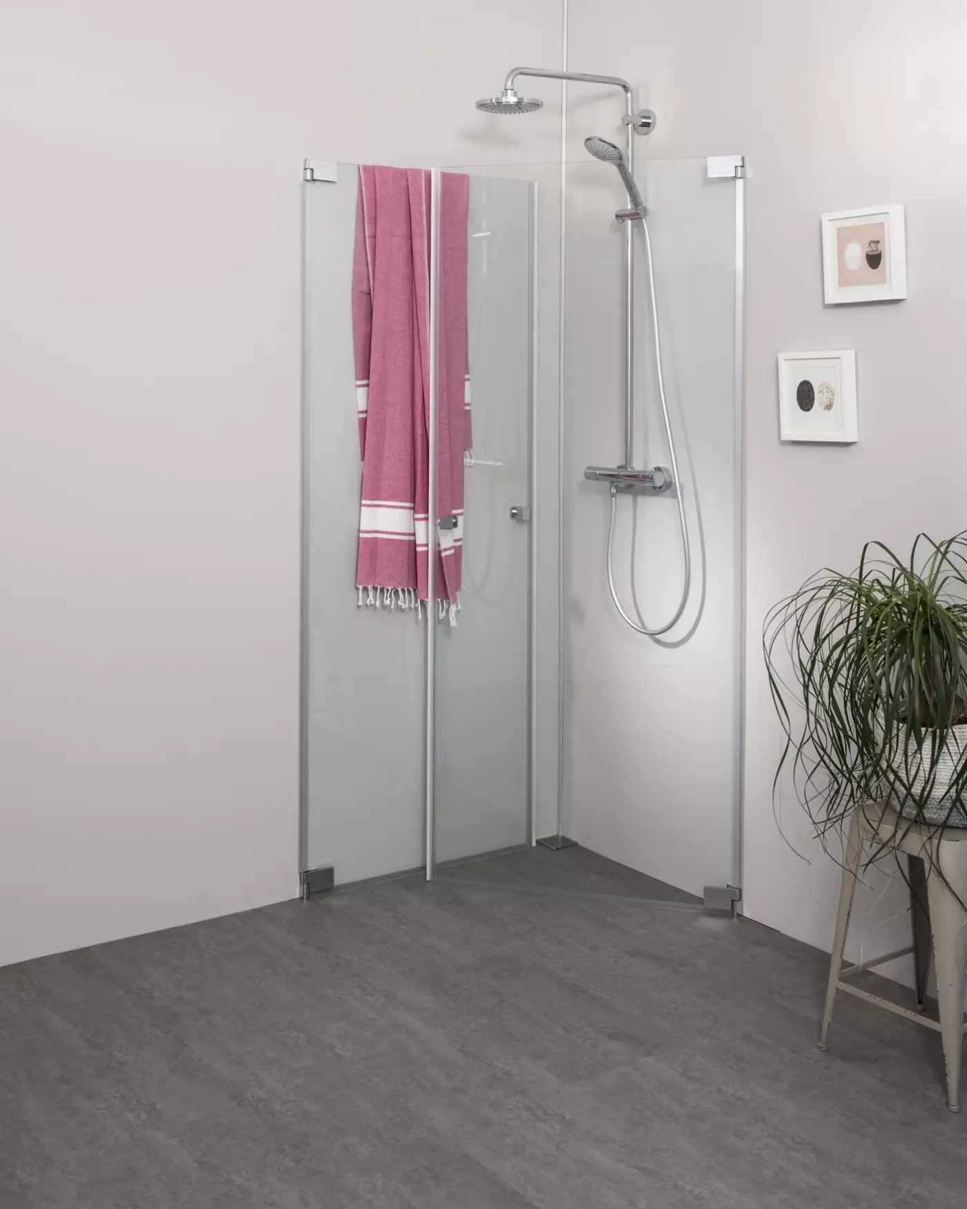 Eck Duschkabine mit 2 Pendeltüren an Wand, Sondermaße