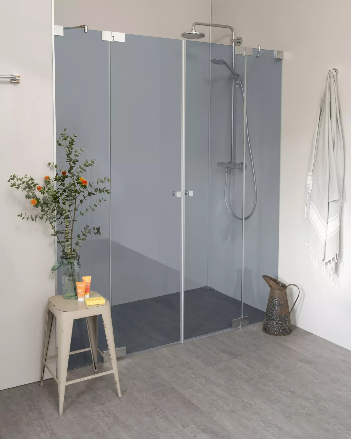 Nischendusche mit Doppelpendeltür nach Maß