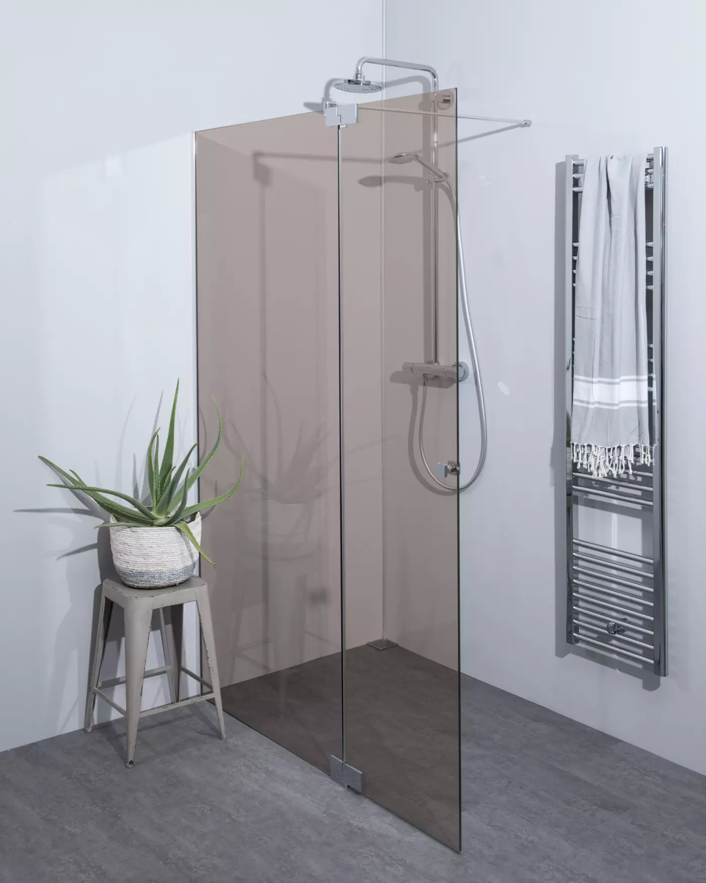 Walk-In Dusche zum Kleben: Festwand mit Klappteil + Wandprofil, Maßanfertigung