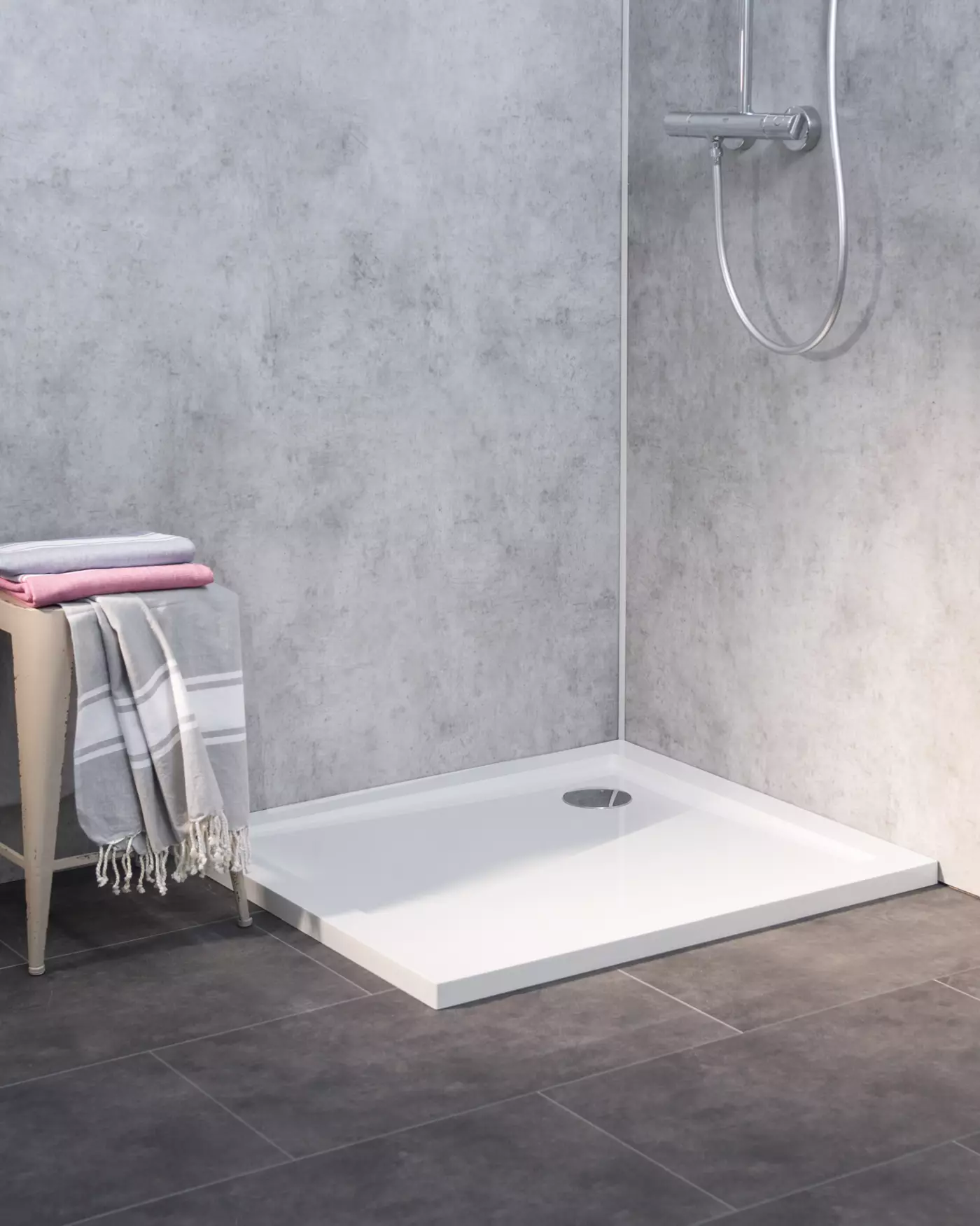 Teilgerahmte Eckdusche100x90 Pendeltür an Festteil und Festwand & Duschwanne