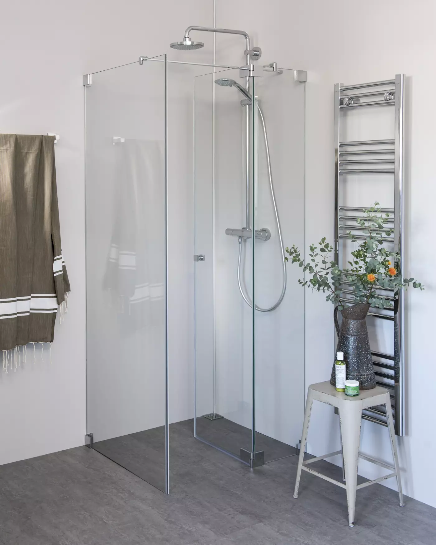Eckdusche 75x75 Pendeltür und Festwand & Duschwanne