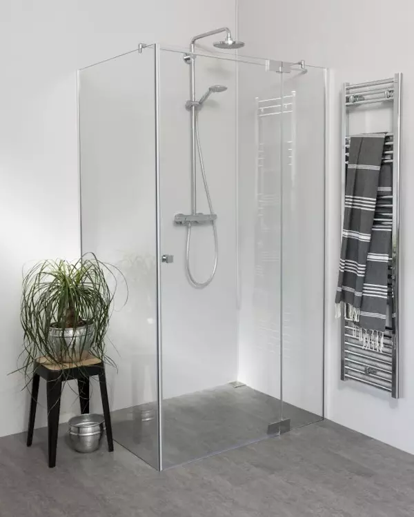 Teilgerahmte Dusche
