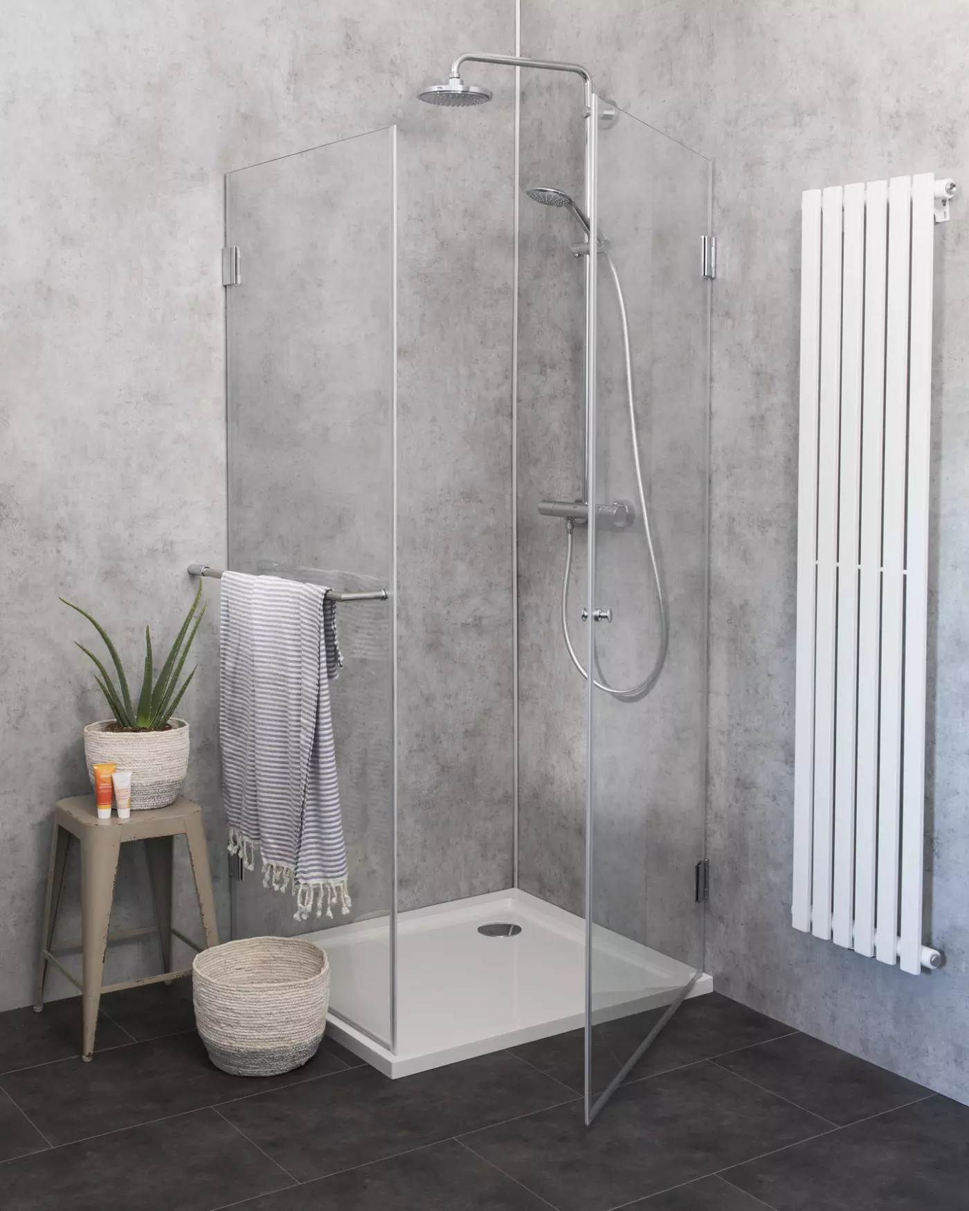 Eckdusche 100x80 mit Festwand, Tür an Wand & Duschwanne