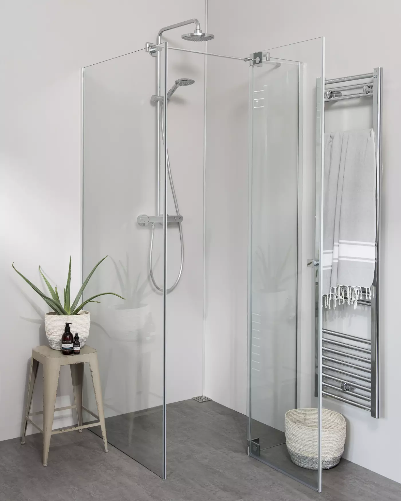 Teilgerahmte Eckdusche100x90 Pendeltür an Festteil und Festwand & Duschwanne