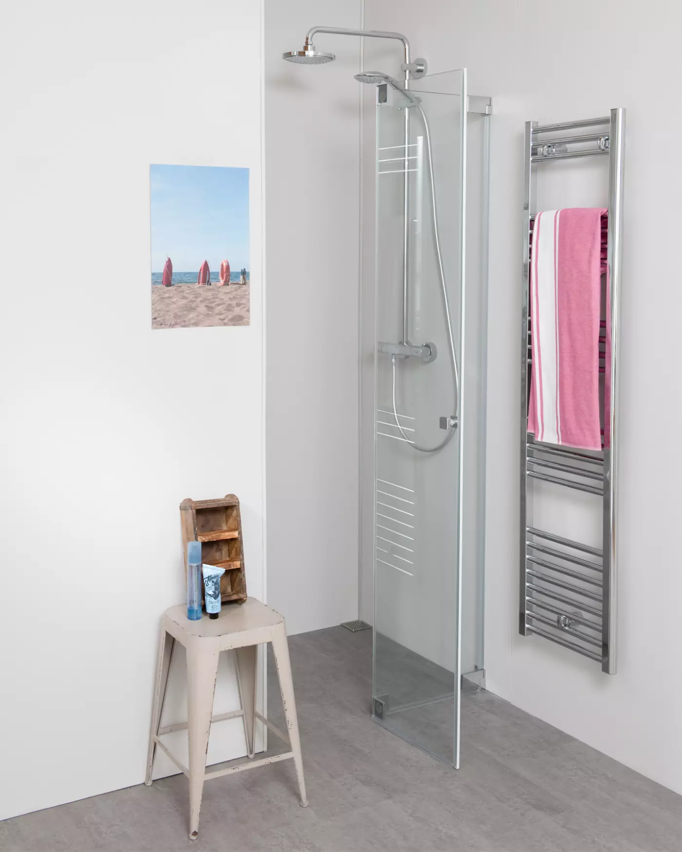 Nischendusche mit Falttür an Wand, Sondermaße