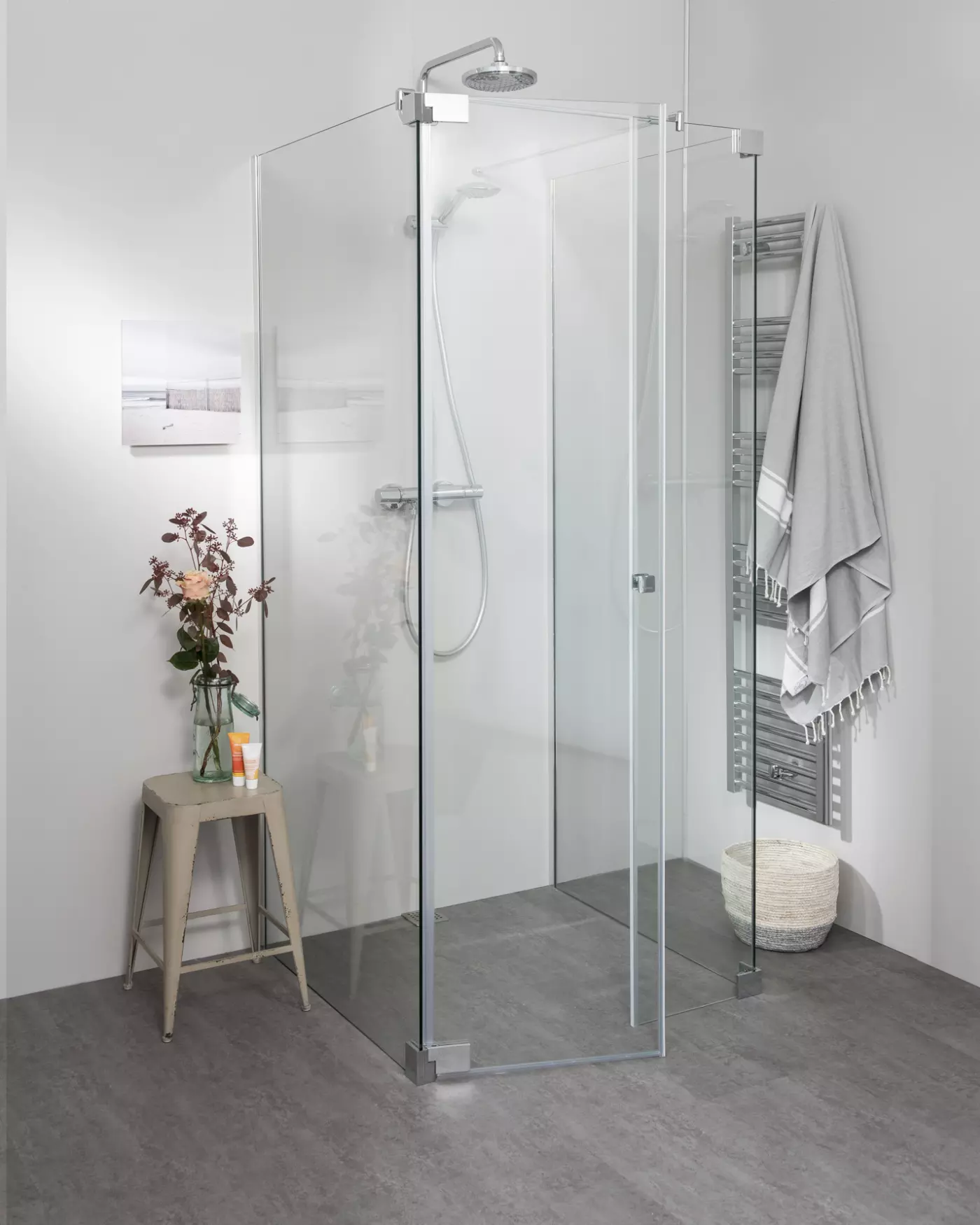 U Form Dusche teilgerahmt mit Fronteinstieg Tür über Eck an Seitenwand