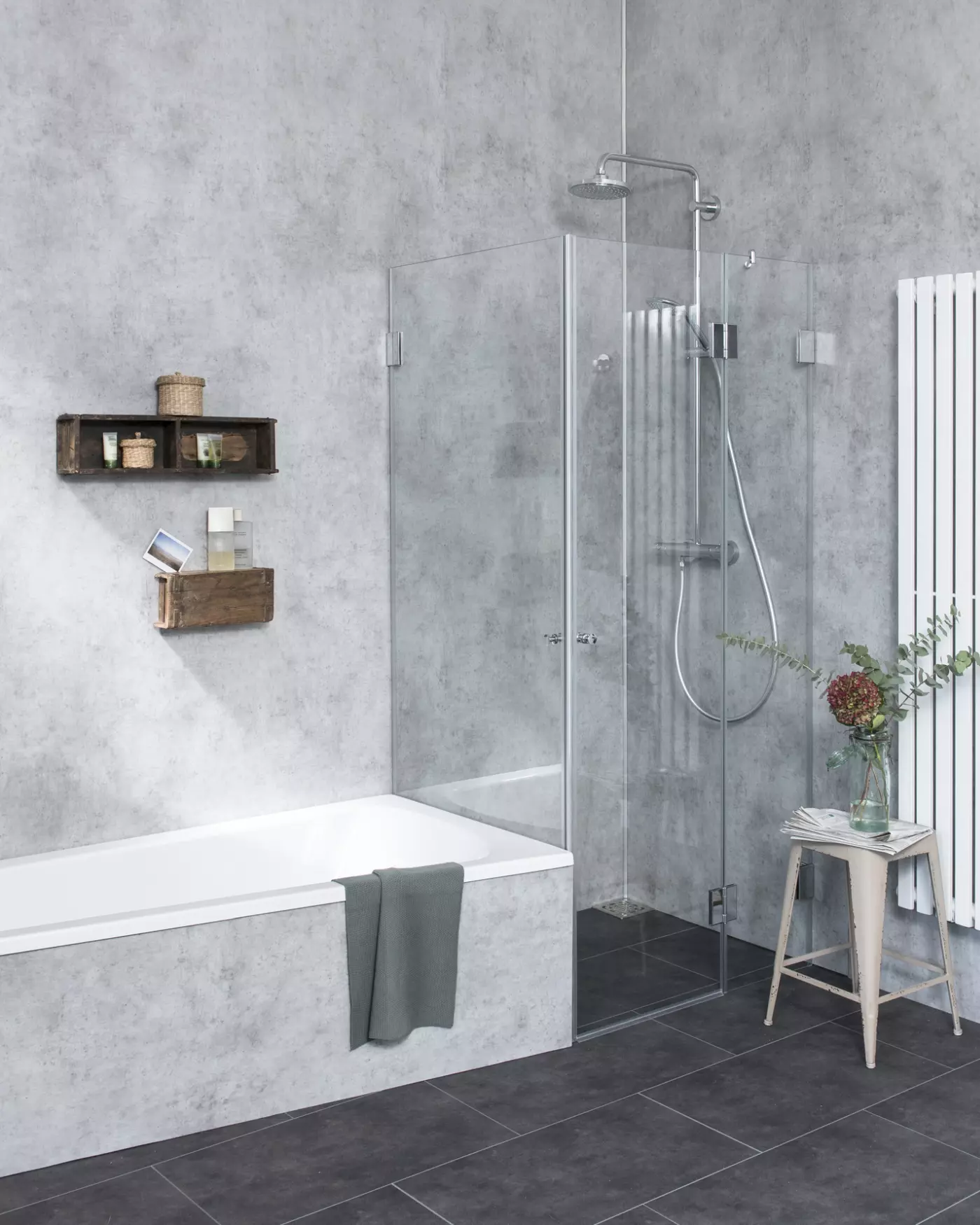 Bündige Eckdusche mit Innentür und Tür an Festteil