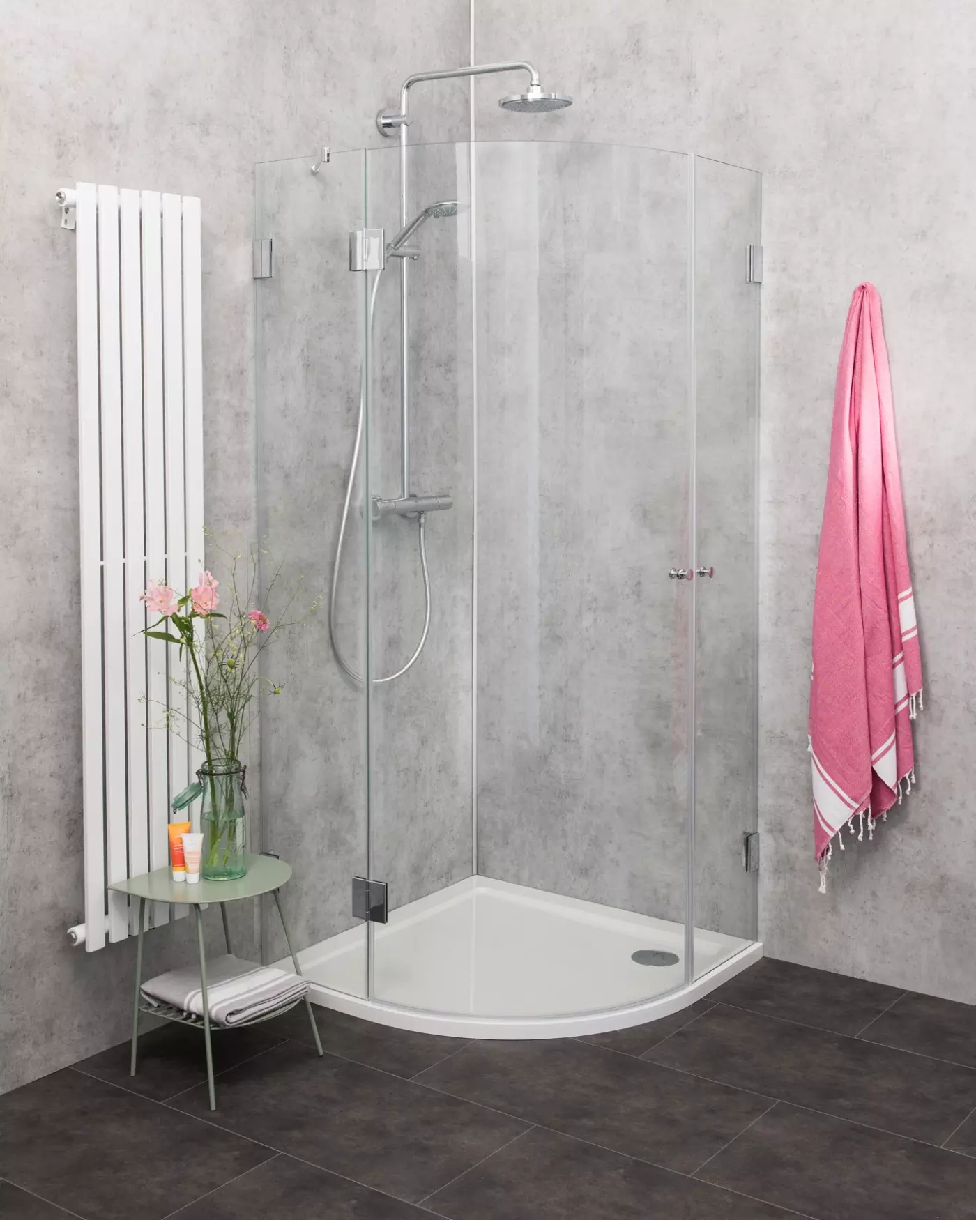 Viertelkreis-Dusche mit Innentür und Tür an Festteil
