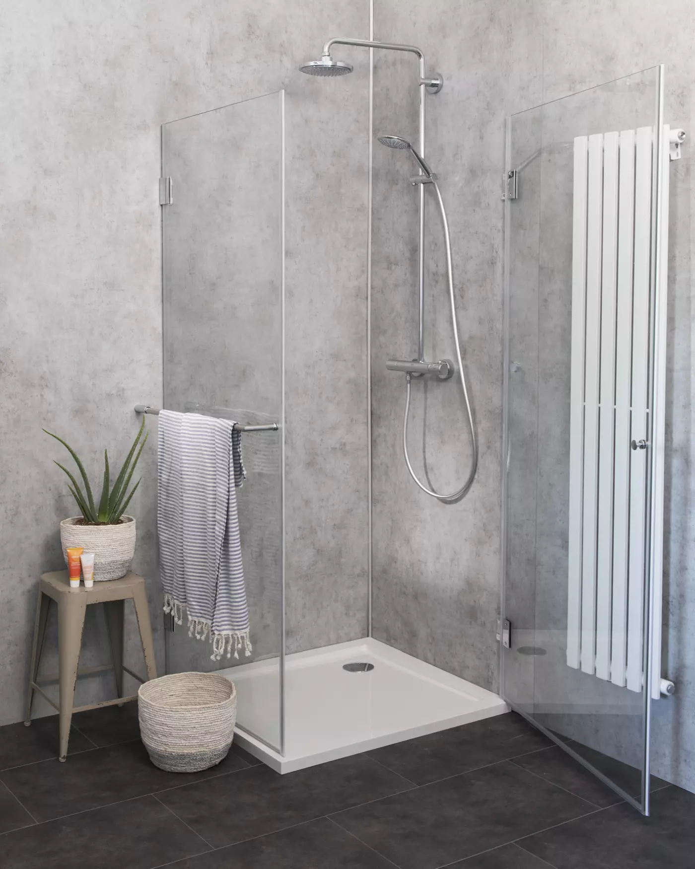 Eckdusche 100x80 mit Festwand, Tür an Wand & Duschwanne