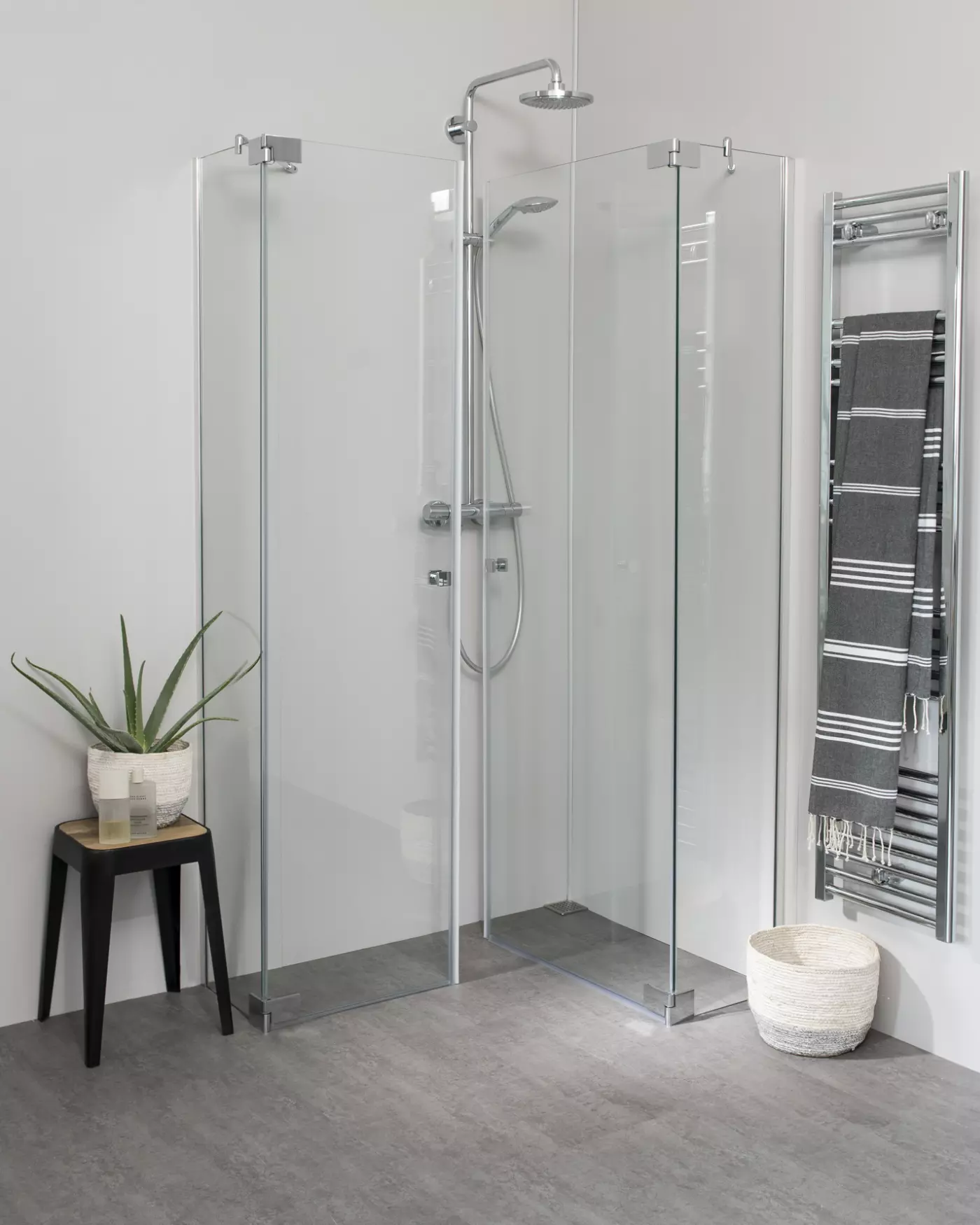 Teilgerahmte Eckdusche 90x90 mit 2 Pendeltüren groß & Duschwanne
