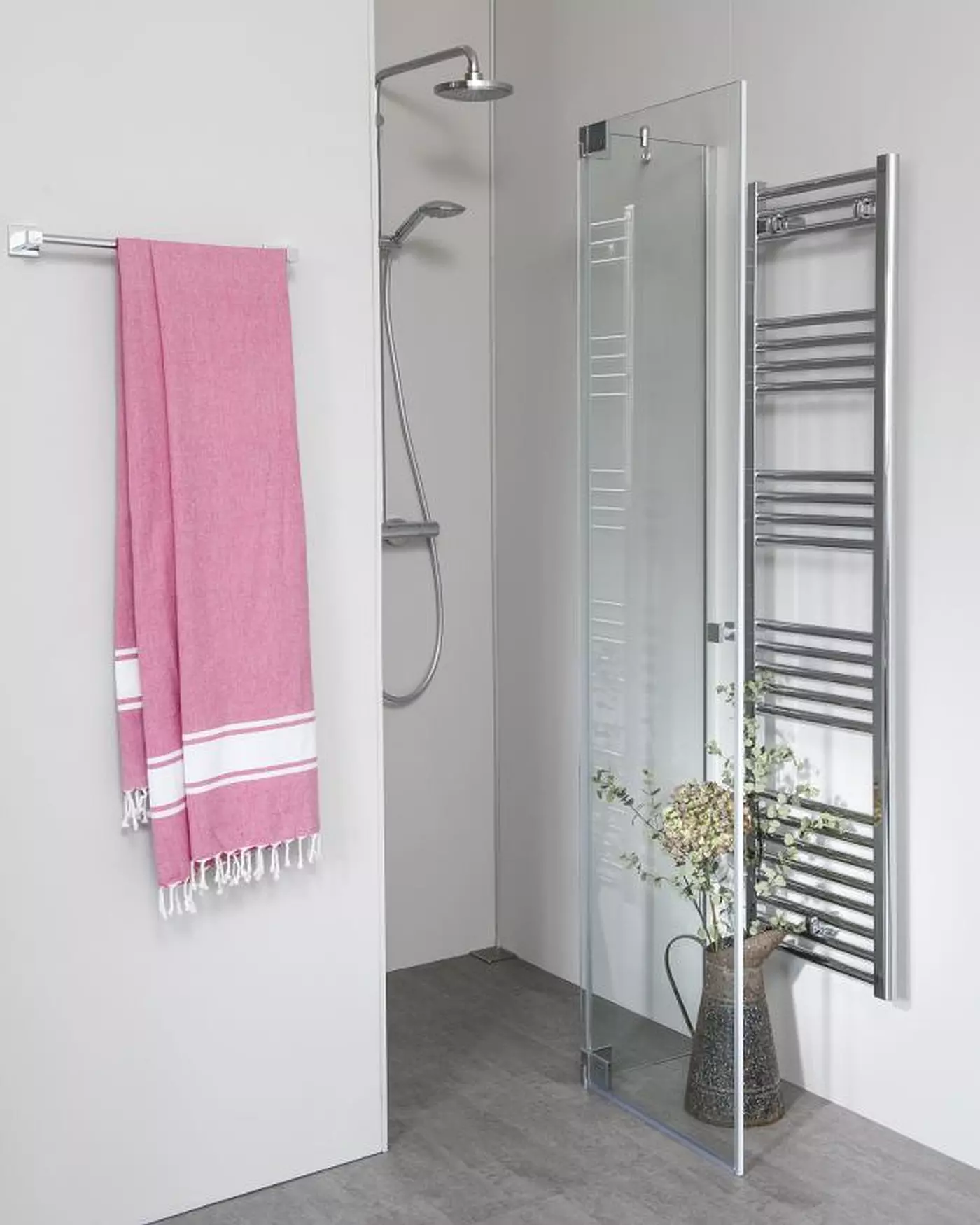 Teilgerahmte Nischendusche mit Pendeltür, Sondermaße