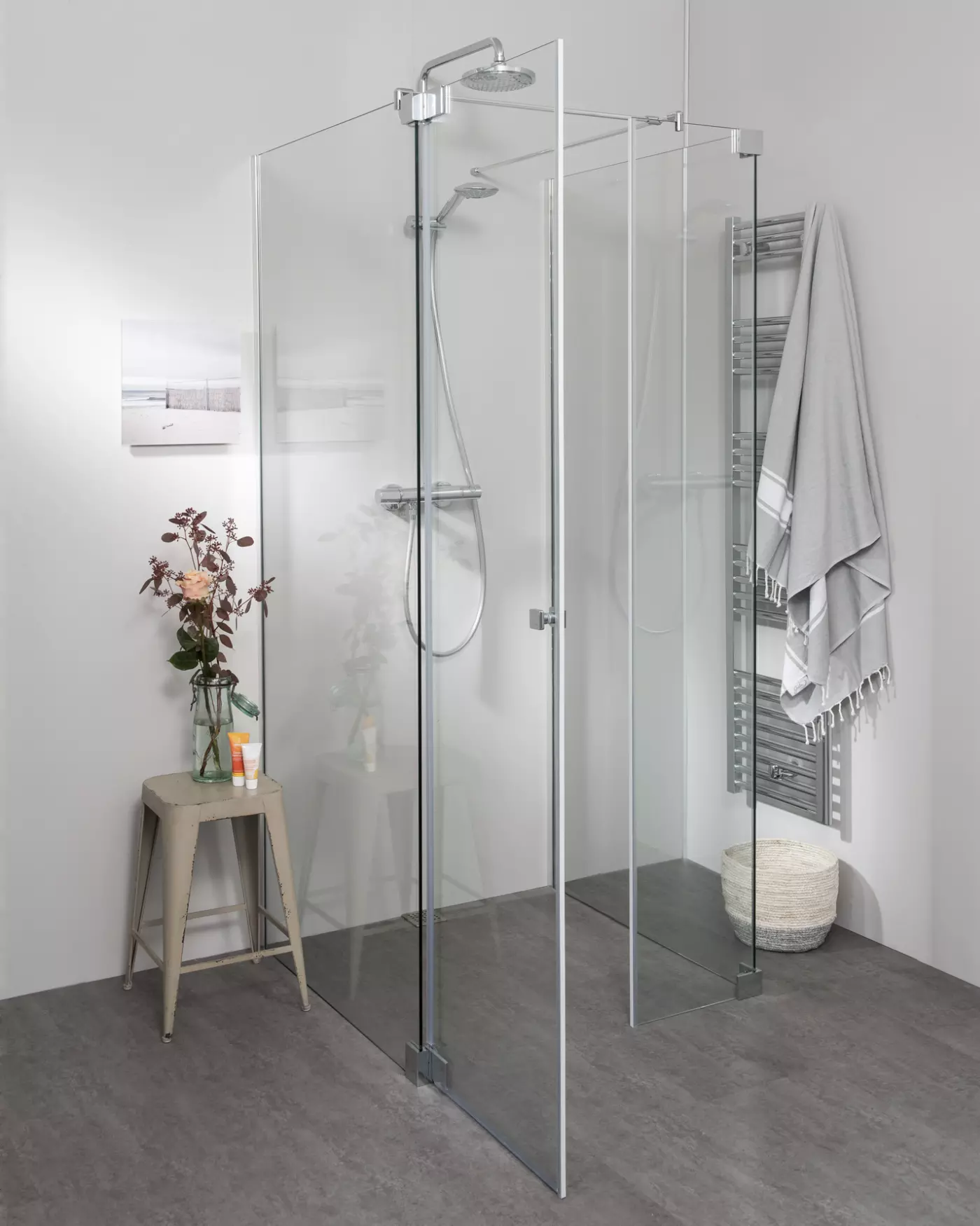 U Form Dusche teilgerahmt mit Fronteinstieg Tür über Eck an Seitenwand