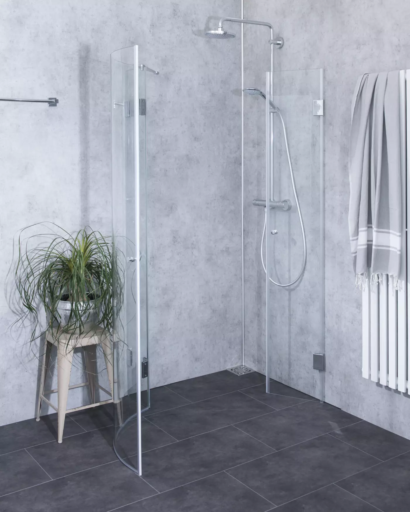 Viertelkreis-Dusche mit Innentür und Tür an Festteil