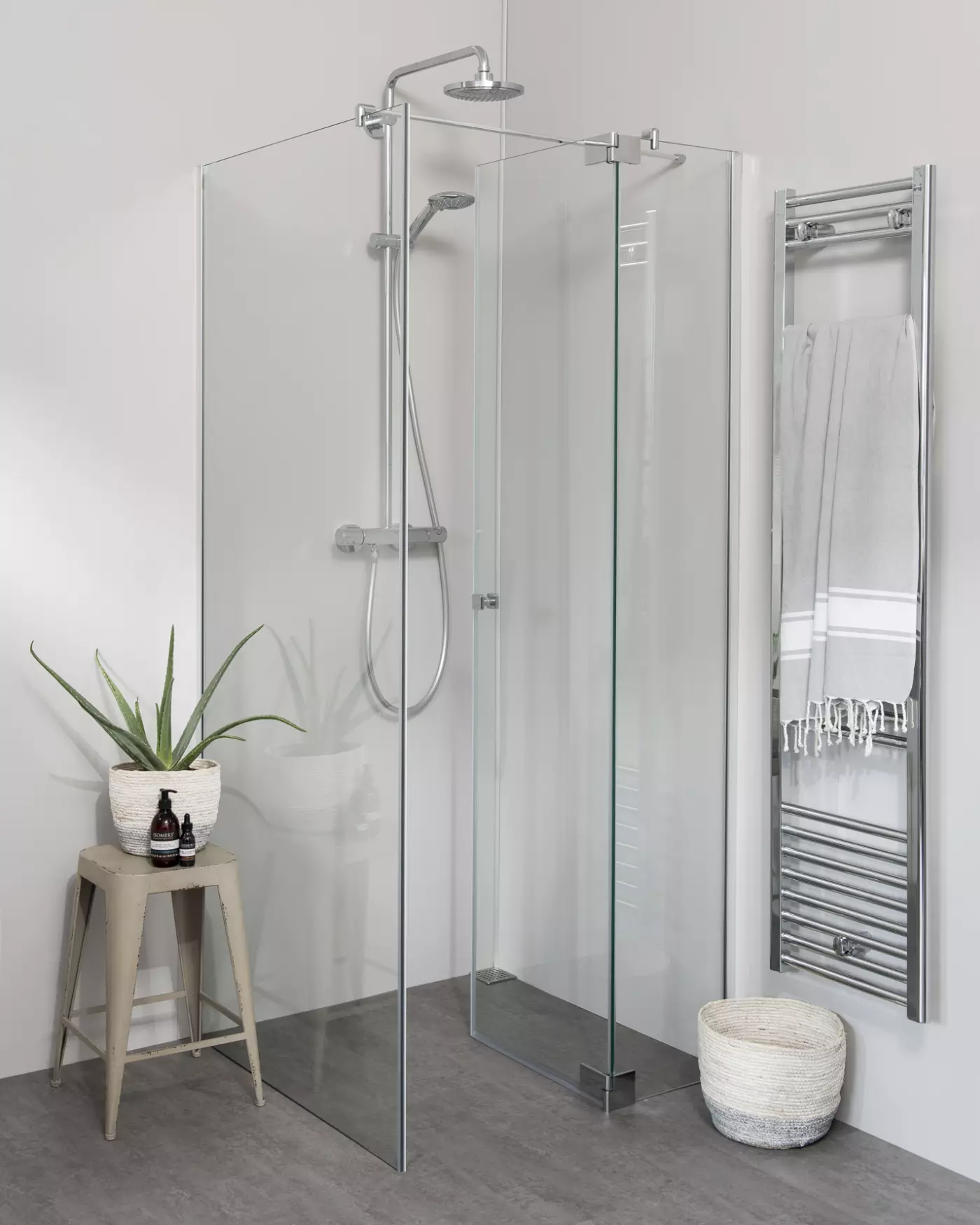 Teilgerahmte Eckdusche100x90 Pendeltür an Festteil und Festwand & Duschwanne