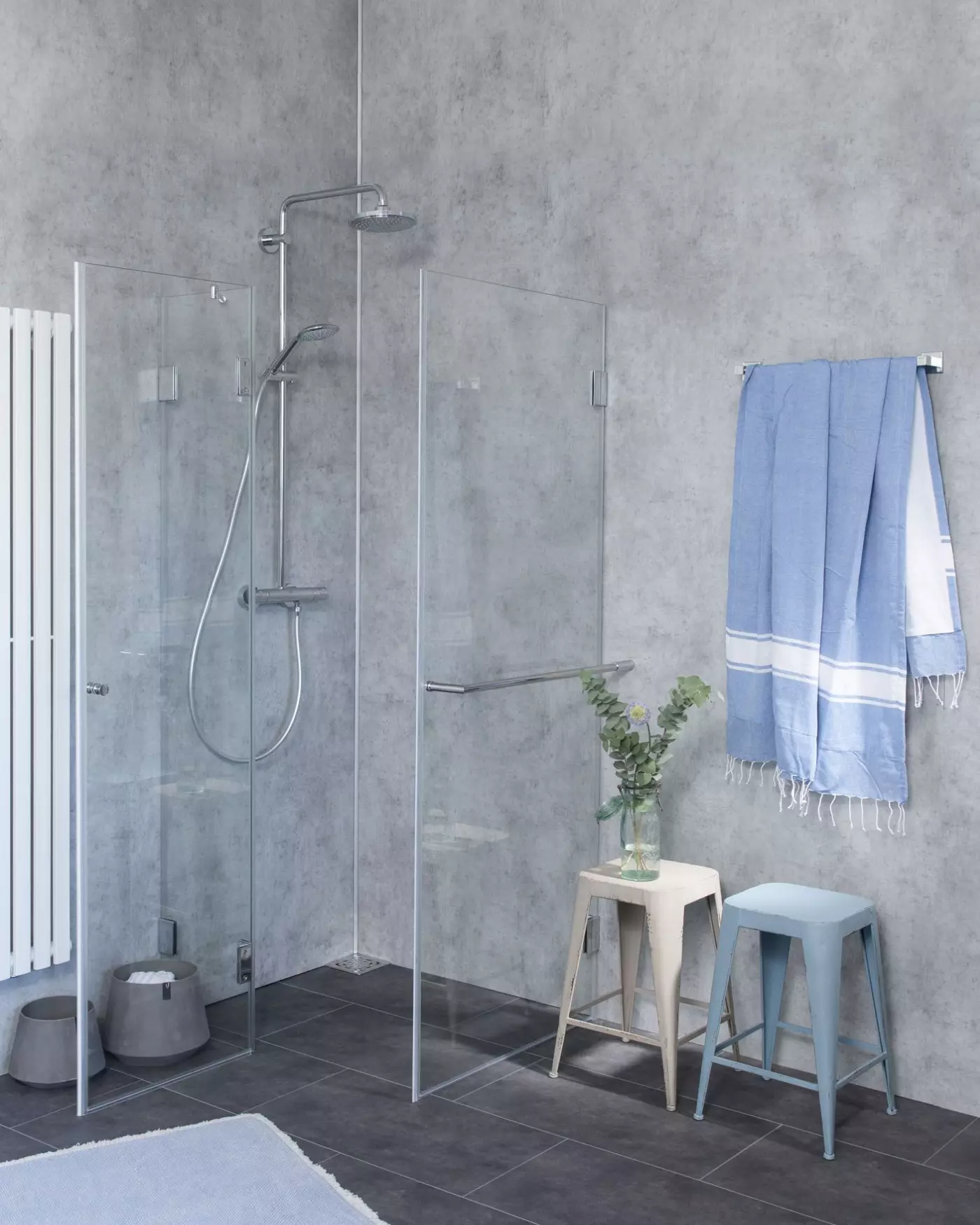 Eckdusche mit Festwand 90x100cm