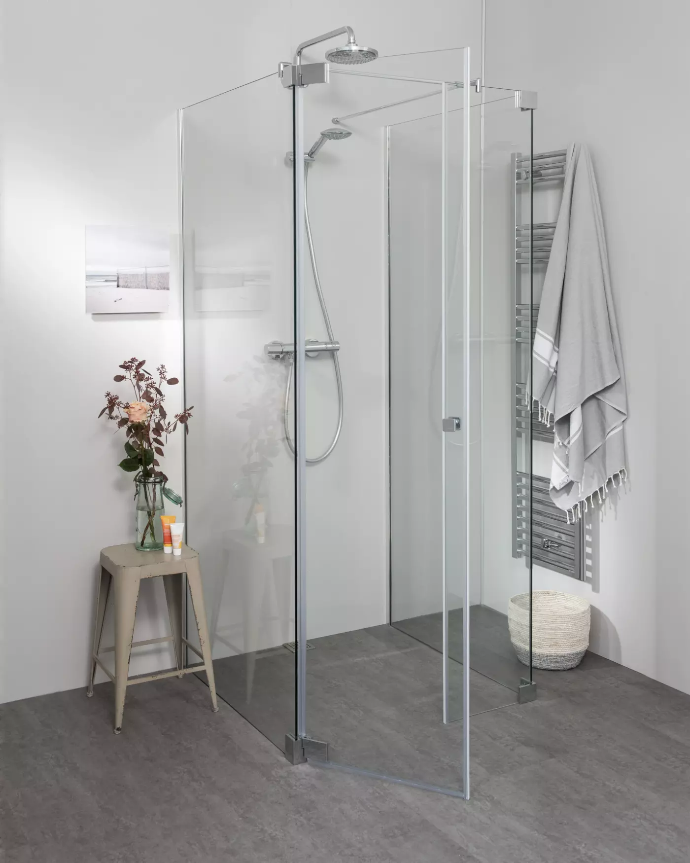 U Form Dusche teilgerahmt mit Fronteinstieg Tür über Eck an Seitenwand