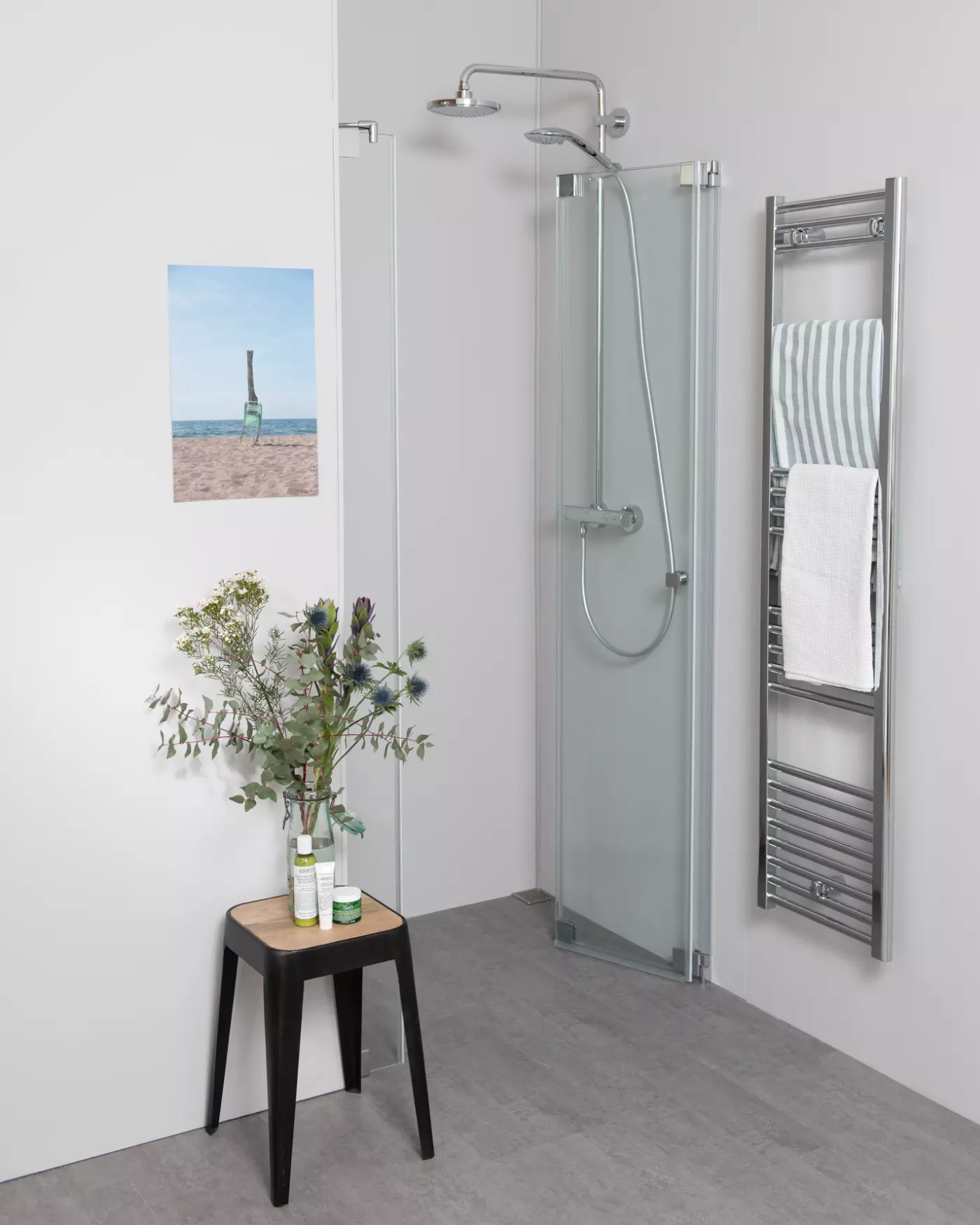 Nischendusche mit Falttür an Wand und Zusatz-Festteil, Sondermaße groß