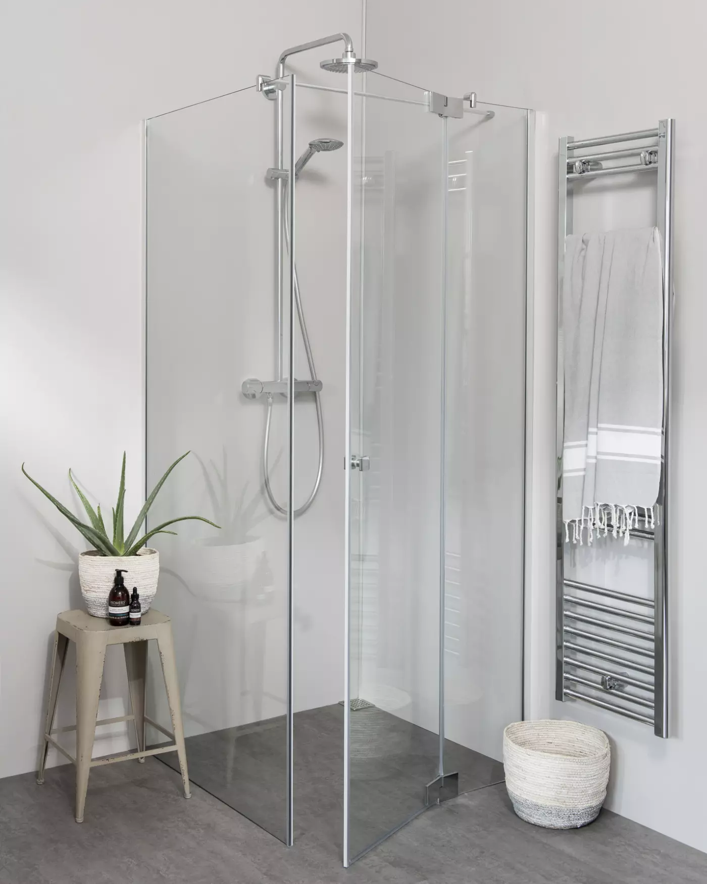 Teilgerahmte Eckdusche mit Pendeltür und Festwand, Sondermaße