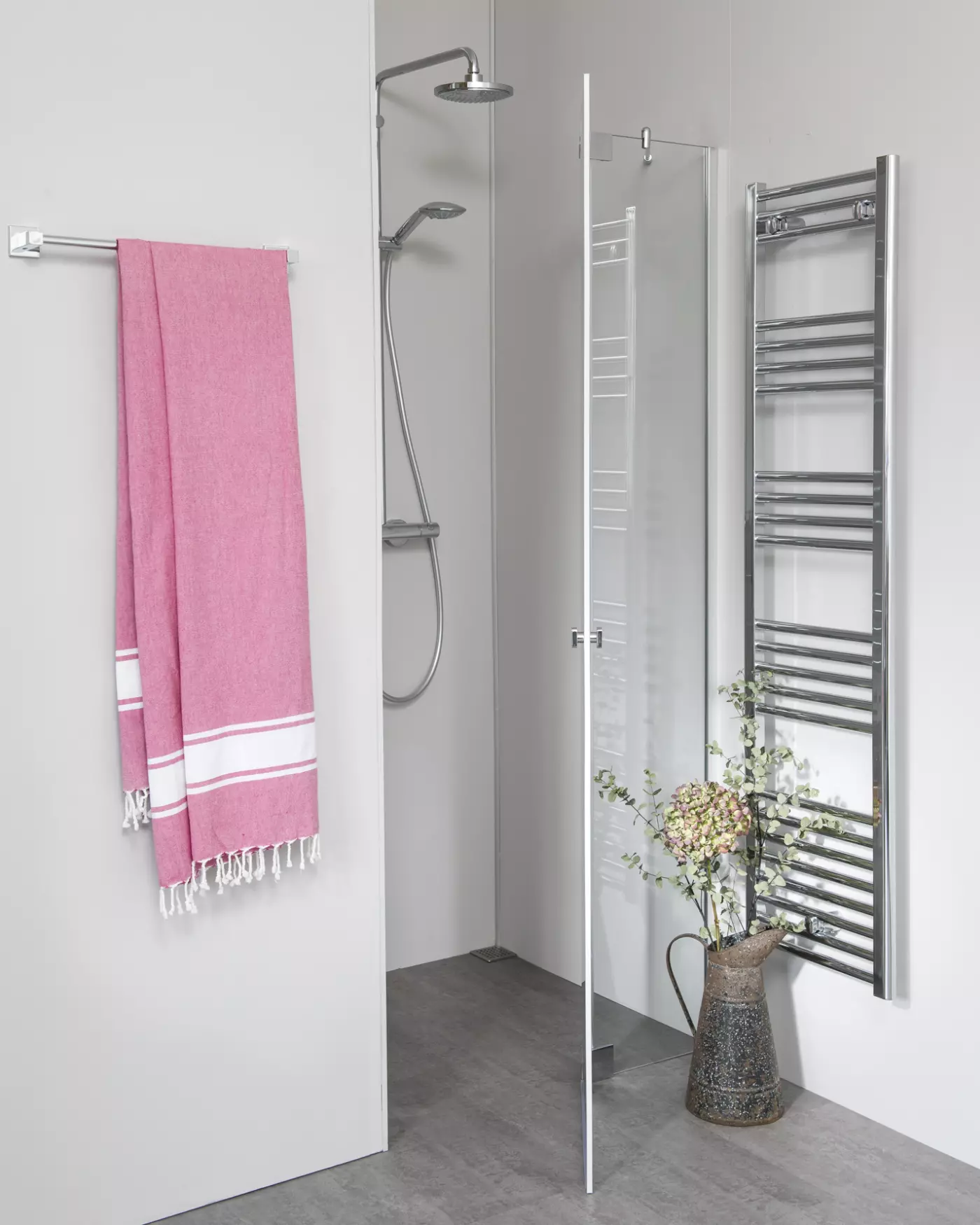 Teilgerahmte Nischendusche mit Pendeltür, Sondermaße