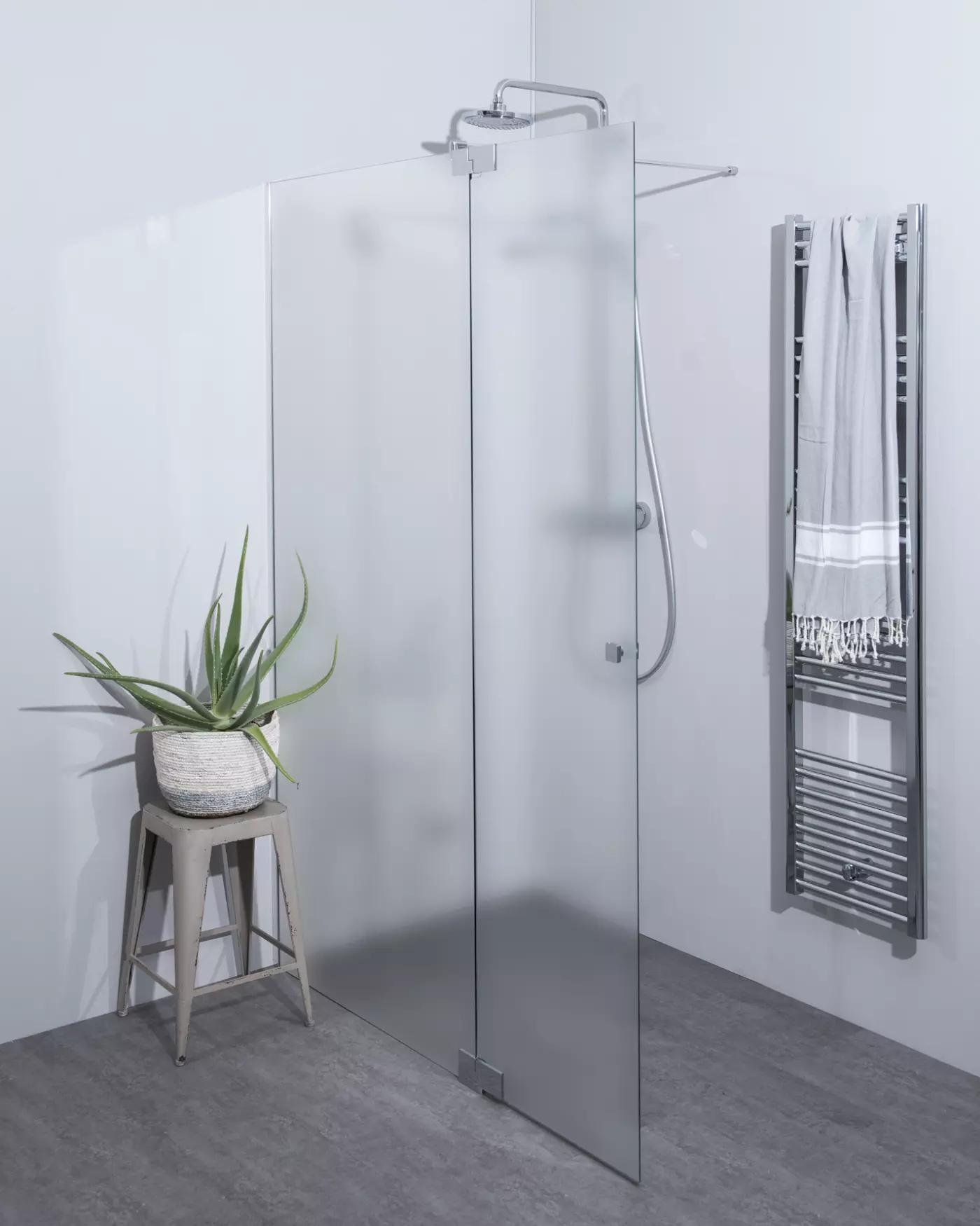 Walk-In Dusche zum Kleben: Festwand mit Klappteil + Wandprofil, Maßanfertigung