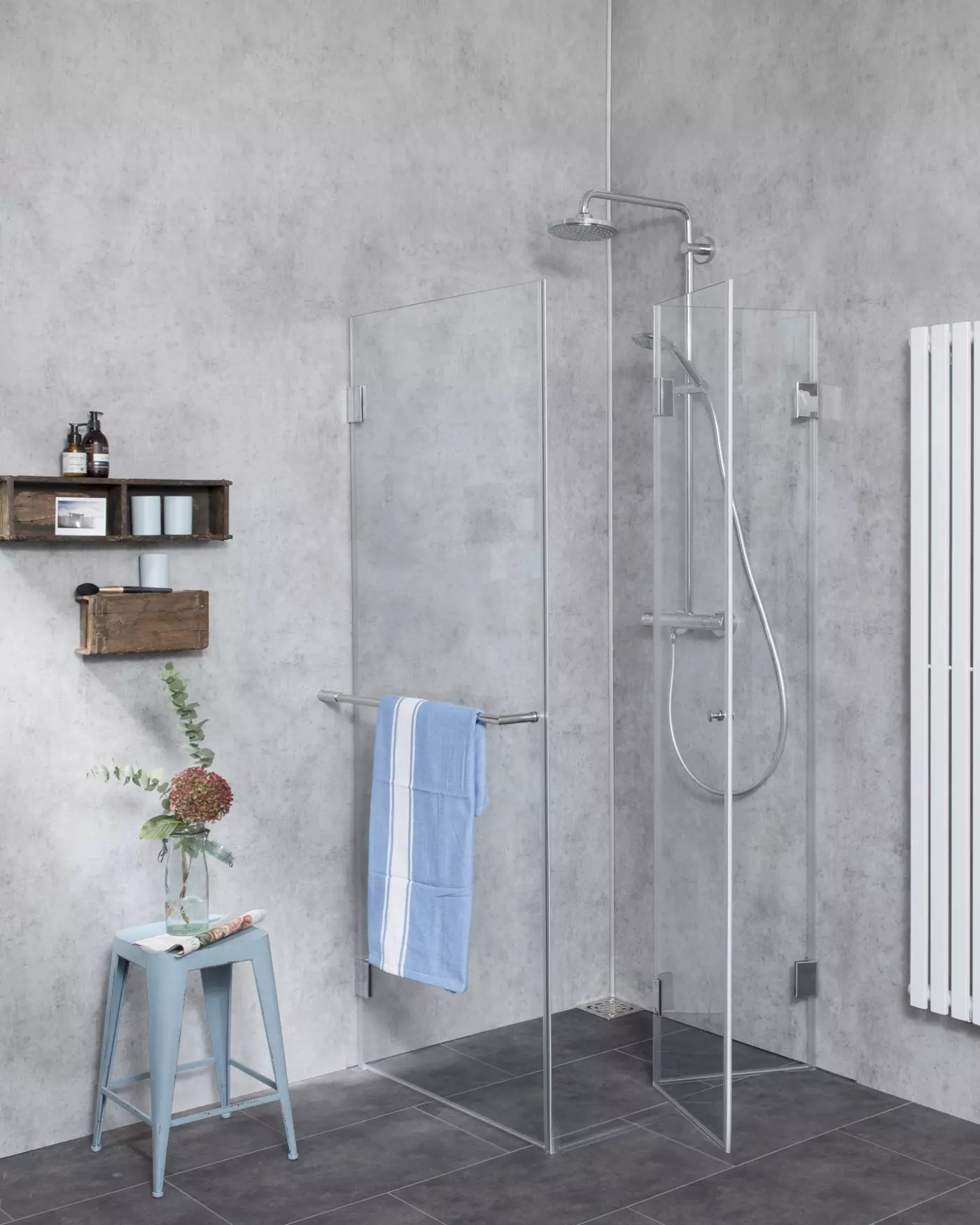 Eckdusche mit Falttür & Festwand